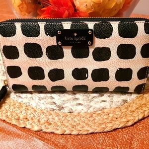 LIKE NEW KATE SPADE LARGE WALLET